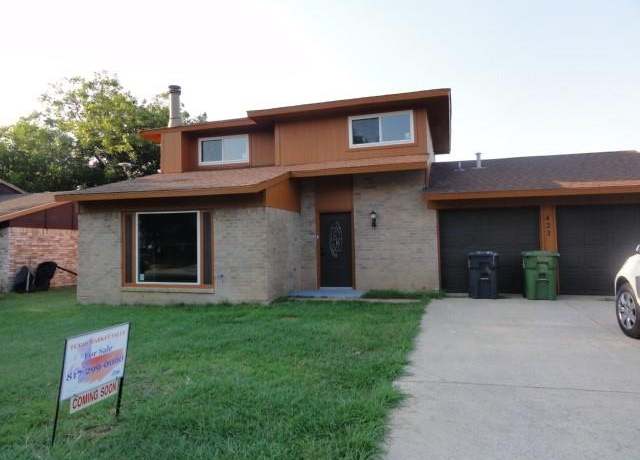 Property at 423 Stonehenge Dr, Arlington, TX 76014, 3 beds, 1.5 baths