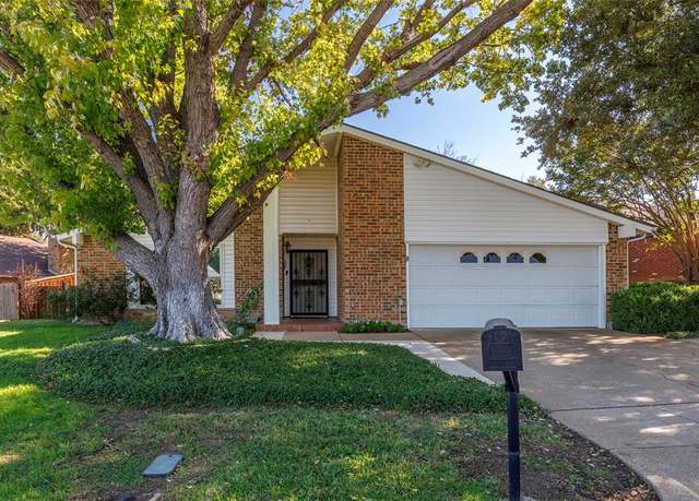 Property at 3813 Misty Meadow Dr, Fort Worth, TX 76133, 4 beds, 2 baths