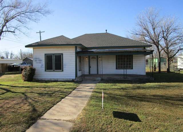 Property at 1206 S Main St, Quanah, TX 79252, 2 beds, 1 bath