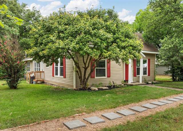 Property at 504 6th St, Valley Mills, TX 76689, 3 beds, 2 baths