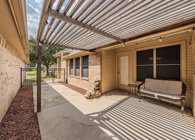 Property at 813 Claycourt Cir, Fort Worth, TX 76120, 3 beds, 2 baths