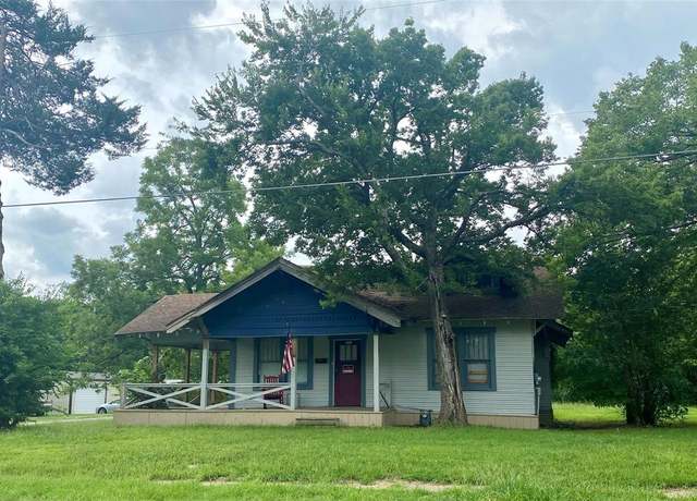 Property at 501 Bonham St, Ladonia, TX 75449, 2 beds, 1 bath