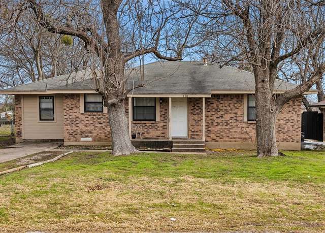 Property at 118 Evelyn St, Desoto, TX 75115, 4 beds, 2 baths