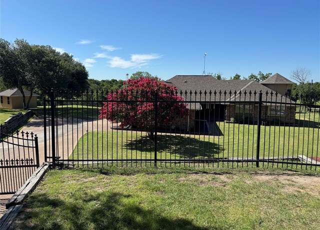 Property at 302 Fairway Ct, Willow Park, TX 76087, 3 beds, 2.5 baths