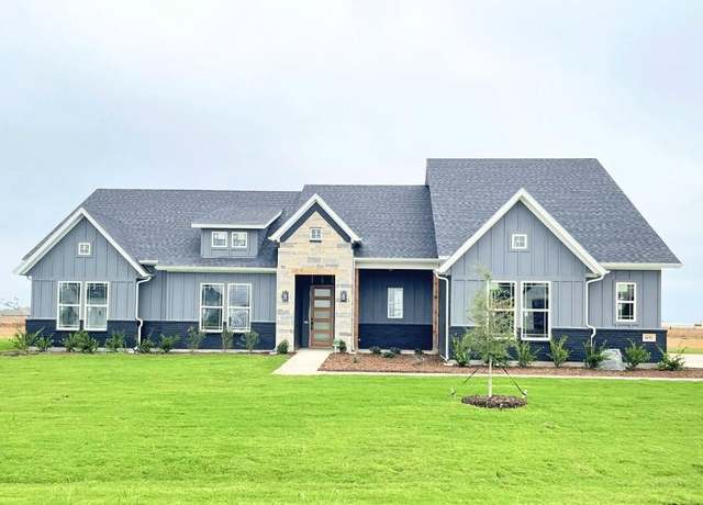 Property at 1651 Blackfoot Pkwy, Waxahachie, TX 75165, 4 beds, 2 baths
