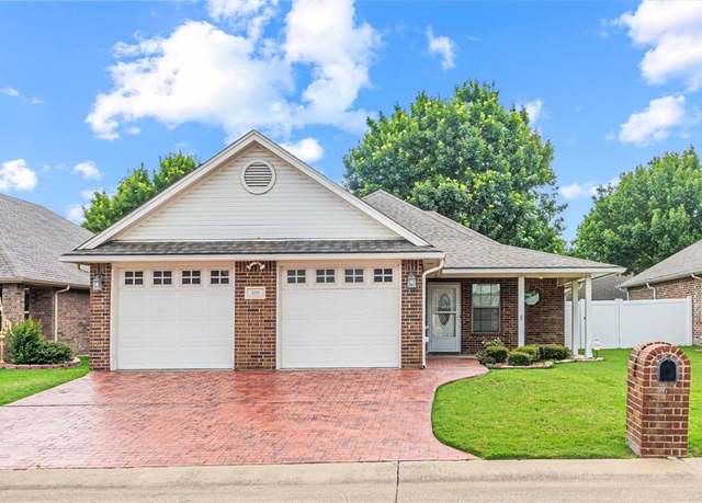 Property at 105 Sunglow Loop, Red Oak, TX 75154, 2 beds, 2 baths
