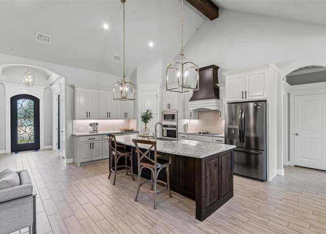 Property at 3609 Upper Lake Cir, Granbury, TX 76049, 4 beds, 3 baths