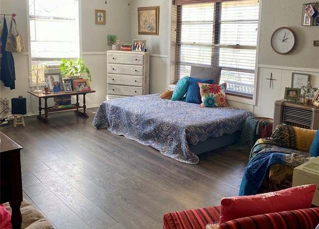 Property at 1115 S 6th St, Bonham, TX 75418, 2 beds, 1 bath
