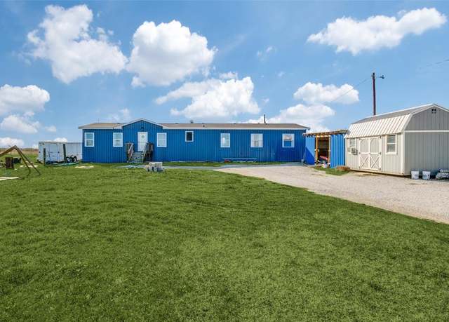Property at 5705 N Sunchase Dr, Granbury, TX 76049, 4 beds, 2 baths
