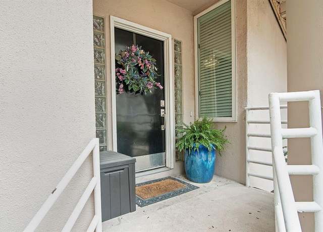 Property at 4040 Avondale Ave #302, Dallas, TX 75219, 2 beds, 1 bath