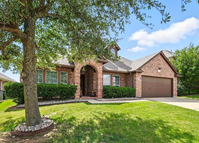 Property at 10121 Red Bluff Ln, Fort Worth, TX 76177, 4 beds, 2 baths