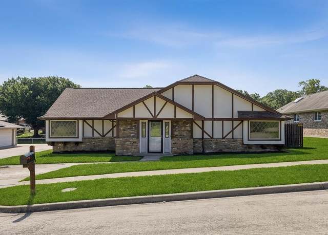 Property at 1610 Merrimac Trl, Garland, TX 75043, 4 beds, 2.5 baths