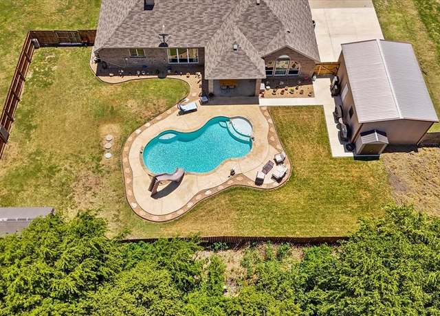 Property at 6400 Ridgerock Dr, Sanger, TX 76266, 4 beds, 2.5 baths