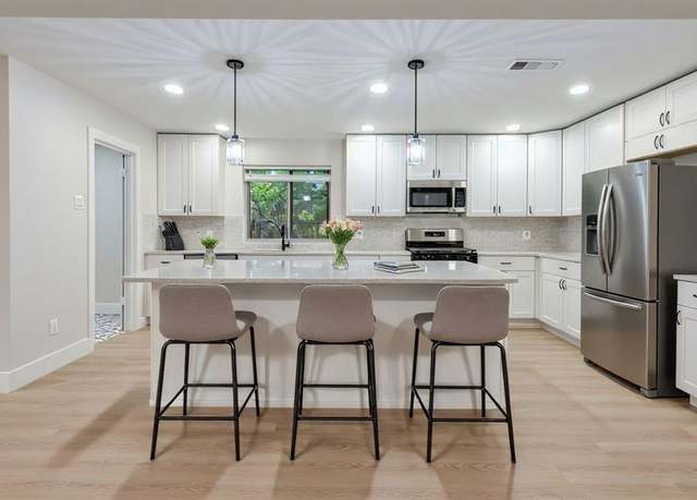 Property at 2525 Rosebud Ct, Carrollton, TX 75006, 3 beds, 2 baths
