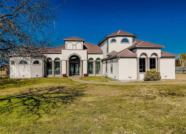 Property at 2861 Lakeview Dr, Cedar Hill, TX 75104, 4 beds, 3.5 baths
