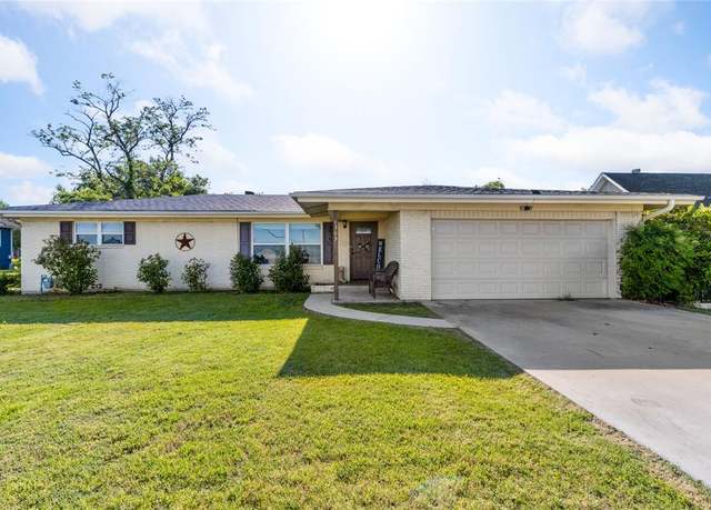 Property at 1303 N Church St, Decatur, TX 76234, 4 beds, 2 baths