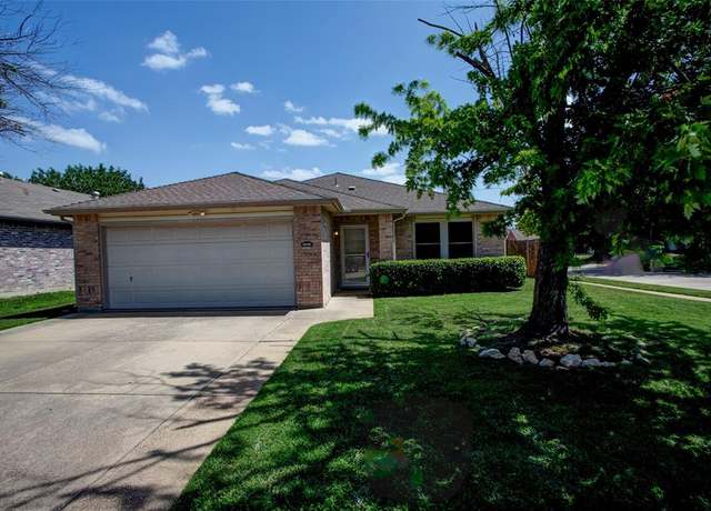 Property at 5617 Wiltshire Dr, Fort Worth, TX 76135, 3 beds, 2 baths