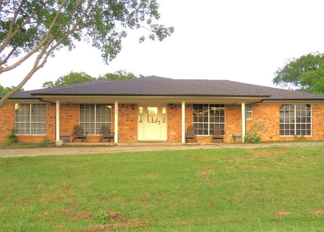 Property at 306 Country Club Dr, Joshua, TX 76058, 4 beds, 2.5 baths