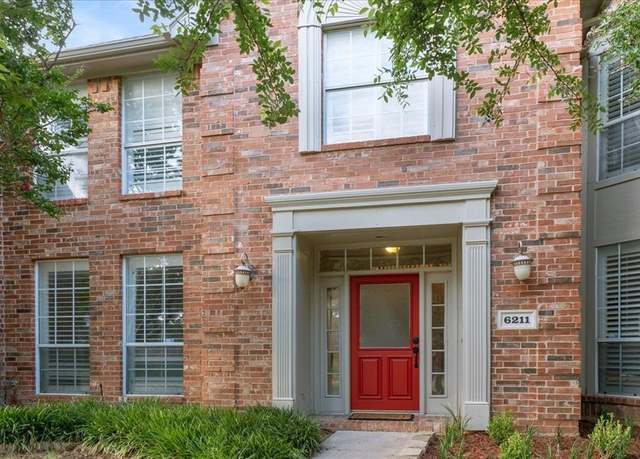 Property at 6211 Fox Hunt Dr, Arlington, TX 76001, 4 beds, 2.5 baths