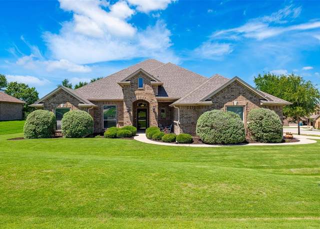Property at 217 Golden Arrow Dr, Weatherford, TX 76087, 4 beds, 3 baths