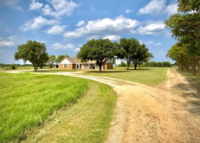 Property at 1409 W Trinity, Groesbeck, TX 76642, 4 beds, 2.5 baths