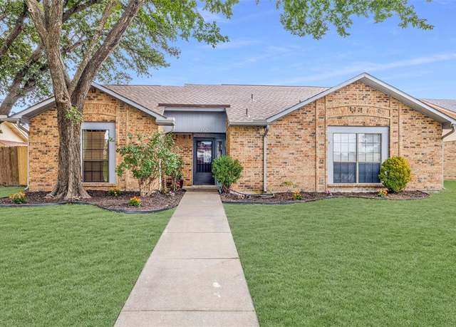 Property at 305 Hemlock Dr, Grand Prairie, TX 75052, 3 beds, 2 baths