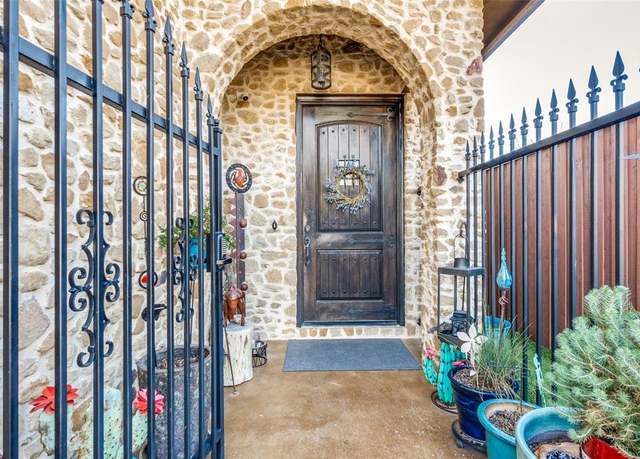 Property at 3105 Pastor St, Dallas, TX 75212, 4 beds, 2.5 baths