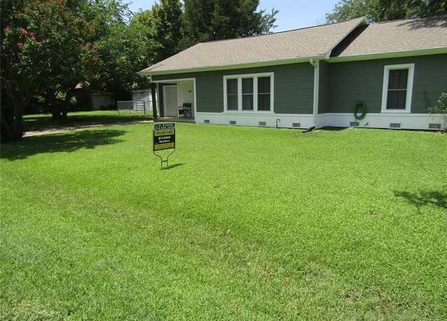 Property at 105 N 4th, Mabank, TX 75147, 3 beds, 2.5 baths