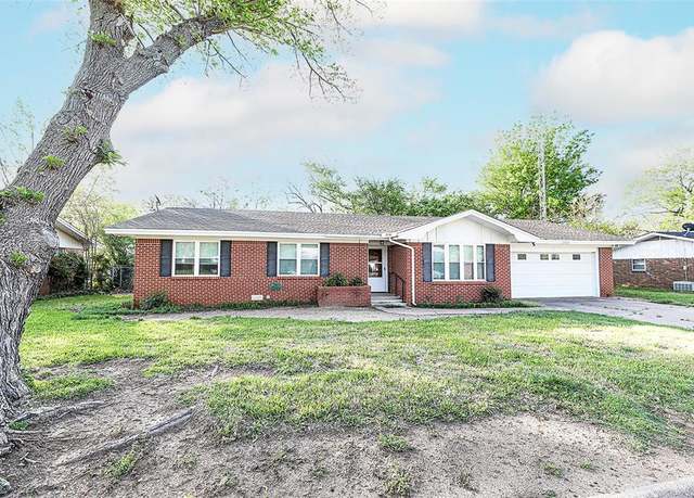 Property at 1209 Pebble St, Bowie, TX 76230, 3 beds, 2 baths