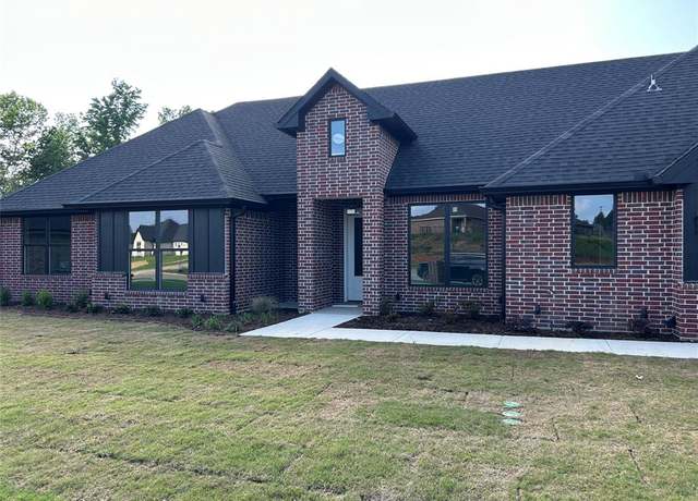 Property at 984 Mallard, Lindale, TX 75771, 4 beds, 2.5 baths