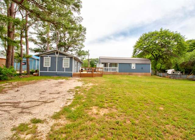 Property at 179 Oak St, Nocona, TX 76255, 1 bed, 2 baths