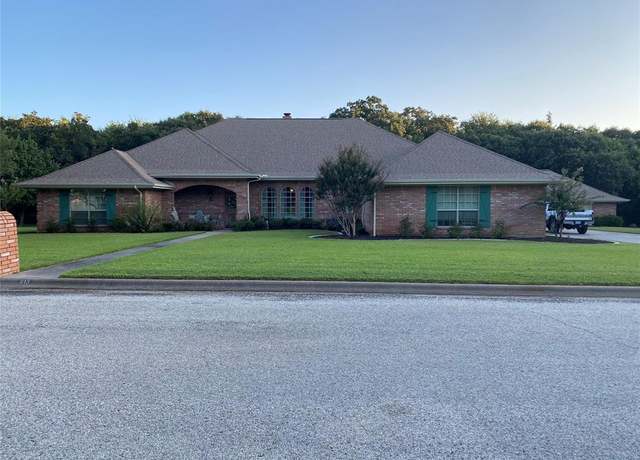 Property at 813 Woodland Trl N, Bowie, TX 76230, 4 beds, 3.5 baths