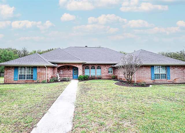 Property at 813 Woodland Trl N, Bowie, TX 76230, 4 beds, 3.5 baths