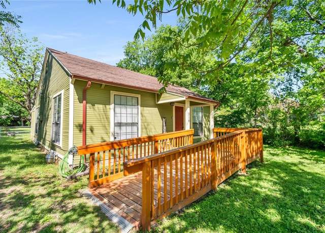 Property at 218 S Buffalo Ave, Cleburne, TX 76033, 3 beds, 2 baths