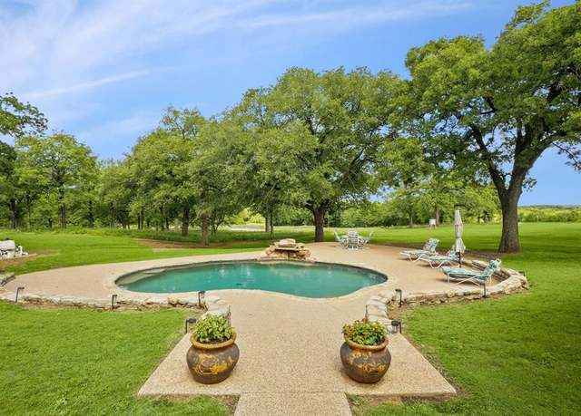 Property at 865 Hcr 1221, Blum, TX 76627, 4 beds, 3 baths