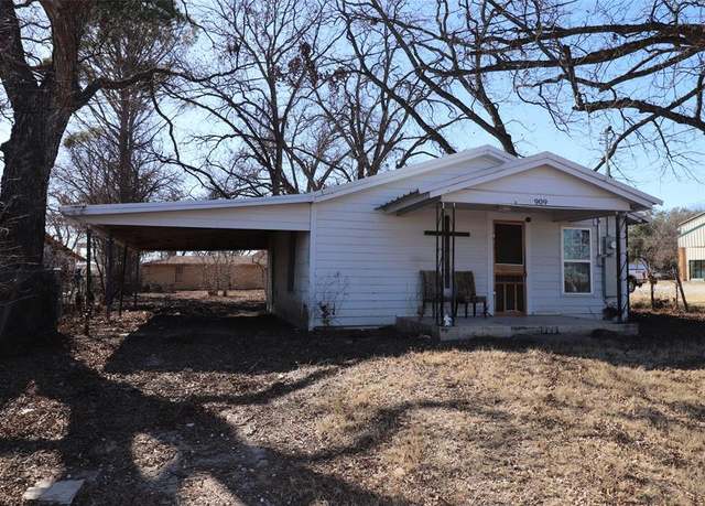 Property at 909 Belle Plain St, Brownwood, TX 76801, 3 beds, 1 bath