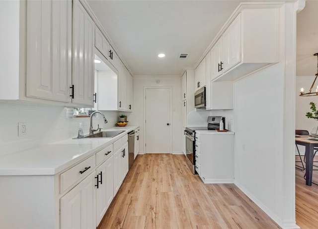Property at 220 Clearwood Dr, Fort Worth, TX 76108, 3 beds, 2 baths