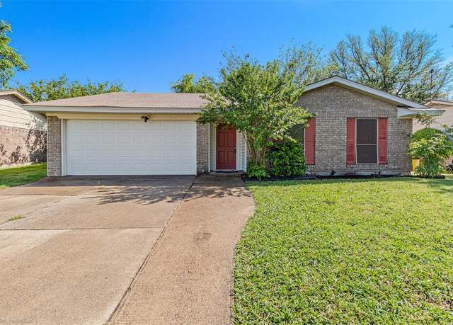 Property at 504 Southlake Dr, Forney, TX 75126, 4 beds, 2 baths
