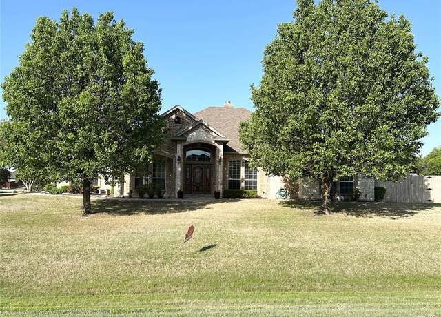 Property at 5631 Poppie Cir, Midlothian, TX 76065, 4 beds, 2.5 baths