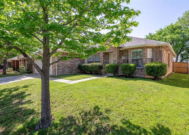 Property at 2912 Lighthouse Dr, Denton, TX 76210, 3 beds, 2 baths