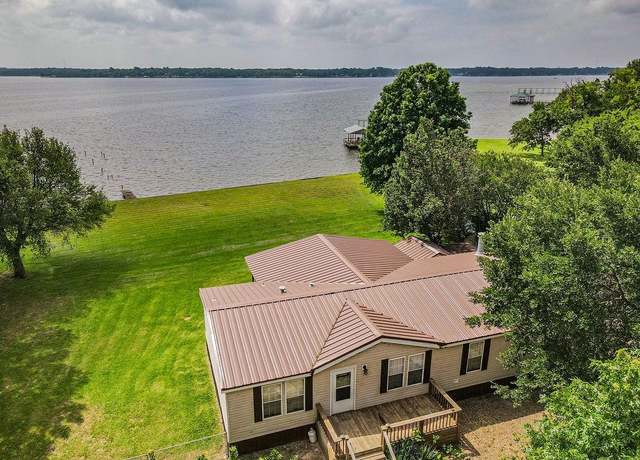 Property at 210 Bayview St, Gun Barrel City, TX 75156, 3 beds, 2 baths