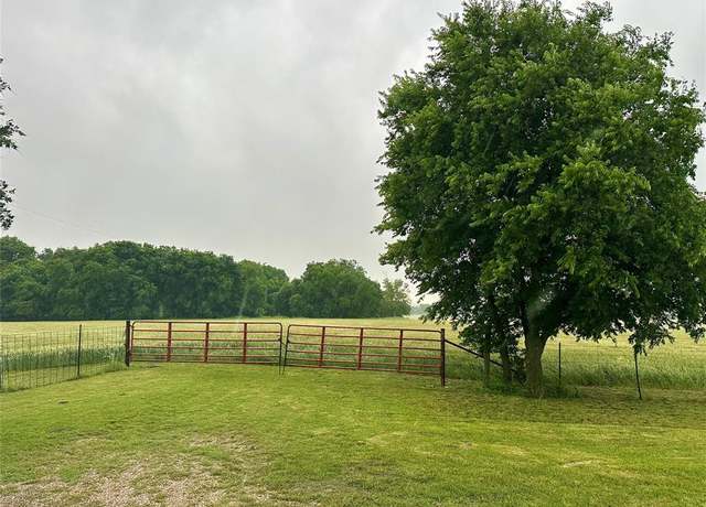 Property at 1801 S 4th St, Grandview, TX 76050