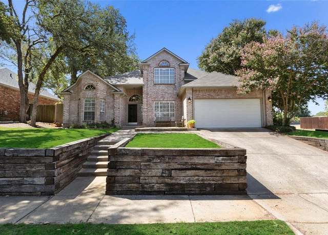 Property at 1213 Greendale Dr, Bedford, TX 76022, 3 beds, 2.5 baths