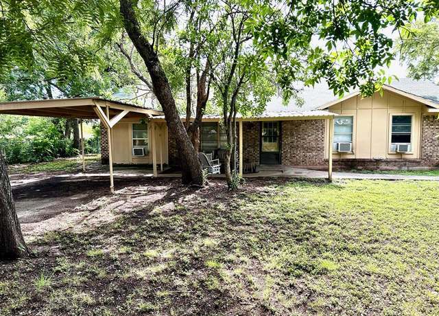 Property at 507 S 1st St, Bangs, TX 76823, 3 beds, 1.5 baths