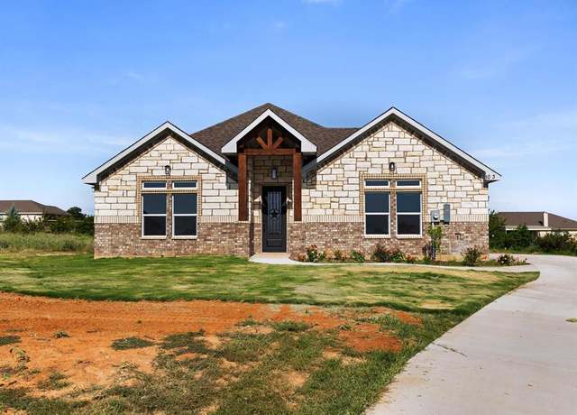 Property at 1013 Magnolia Ct, Springtown, TX 76082, 4 beds, 2.5 baths