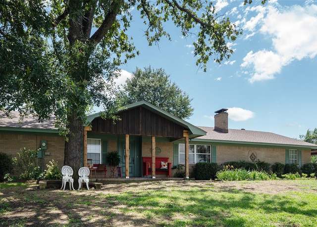 Property at 201 Colonial Cir, Athens, TX 75751, 3 beds, 2.5 baths