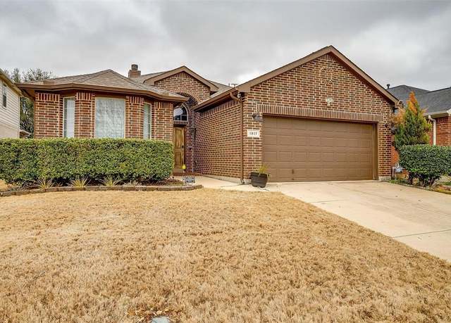 Property at 1917 Kristen Ct, Fort Worth, TX 76131, 3 beds, 2 baths