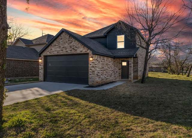 Property at 202 Robbins St, Cleburne, TX 76031, 3 beds, 2.5 baths