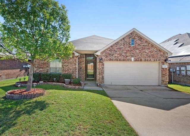 Property at 2733 Gardendale Dr, Fort Worth, TX 76120, 3 beds, 2 baths