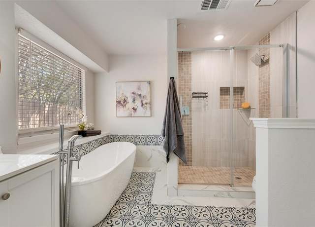 Property at 820 Craig Dr, Mesquite, TX 75181, 3 beds, 2.5 baths
